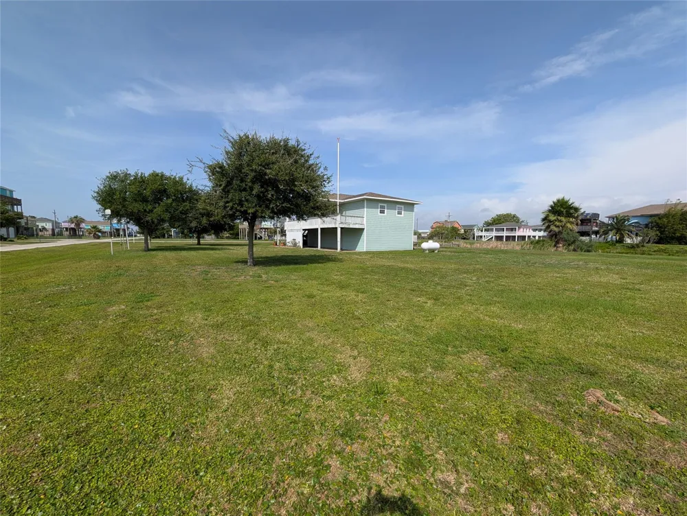 942 Surfview Crystal Beach, TX 77650