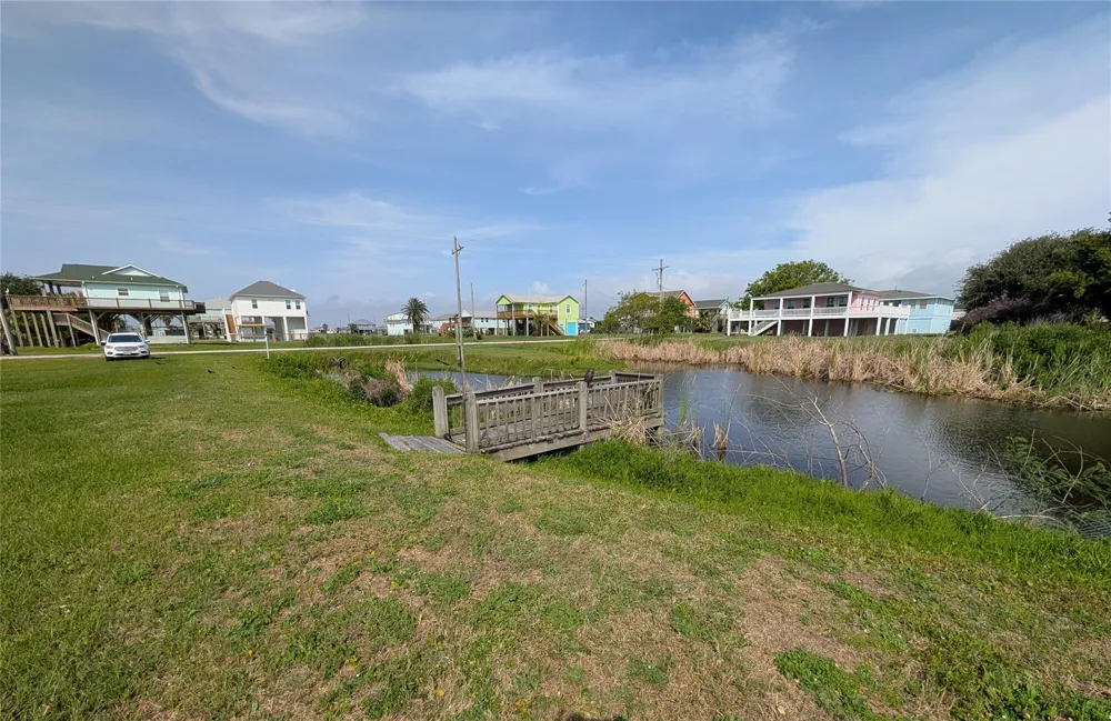942 Surfview Crystal Beach, TX 77650