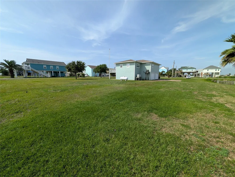 942 Surfview Crystal Beach, TX 77650