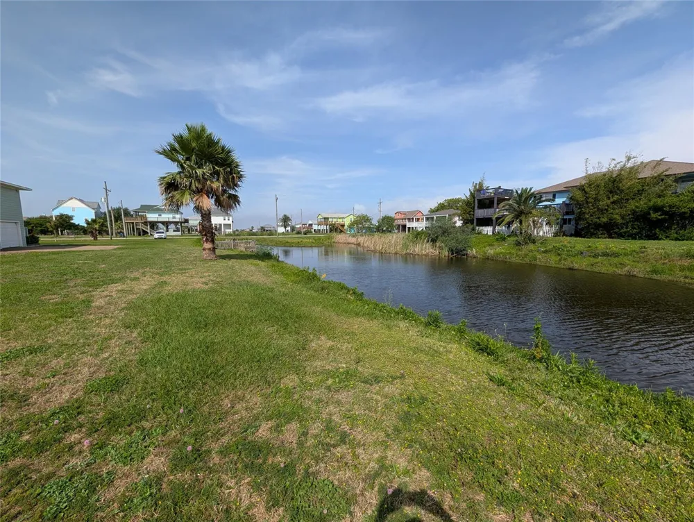 942 Surfview Crystal Beach, TX 77650