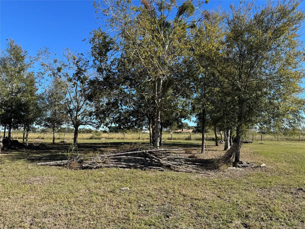 13 0 Mesquite Road Wallis, TX 77485