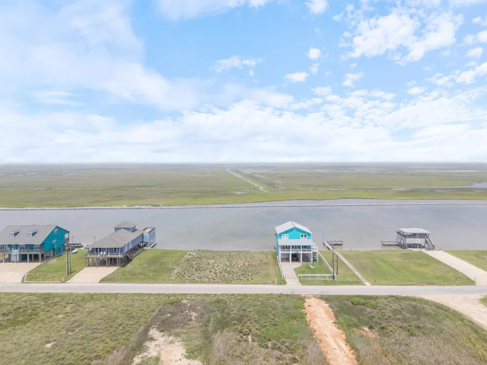 3 County Road 230 Sargent, TX 77414