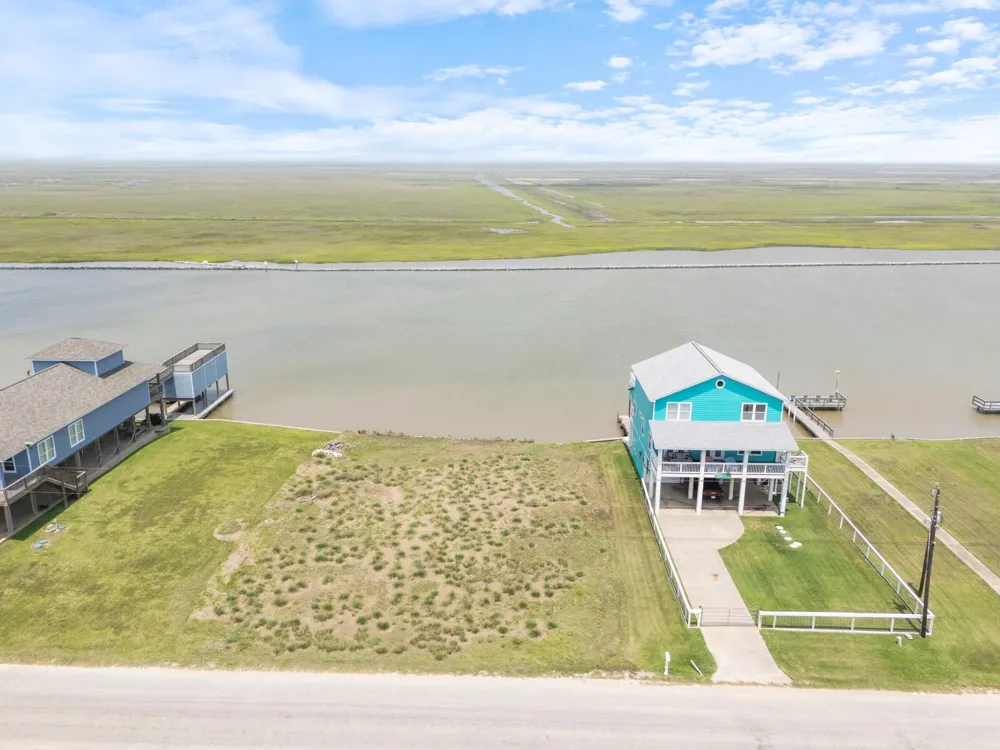 3 County Road 230 Sargent, TX 77414