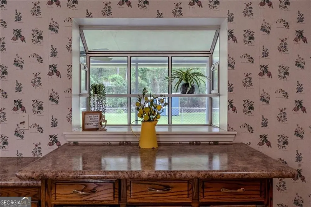 133 English ST E Douglas, GA 31535