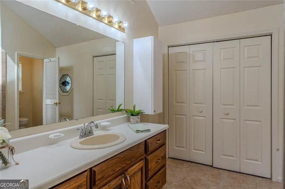133 English ST E Douglas, GA 31535