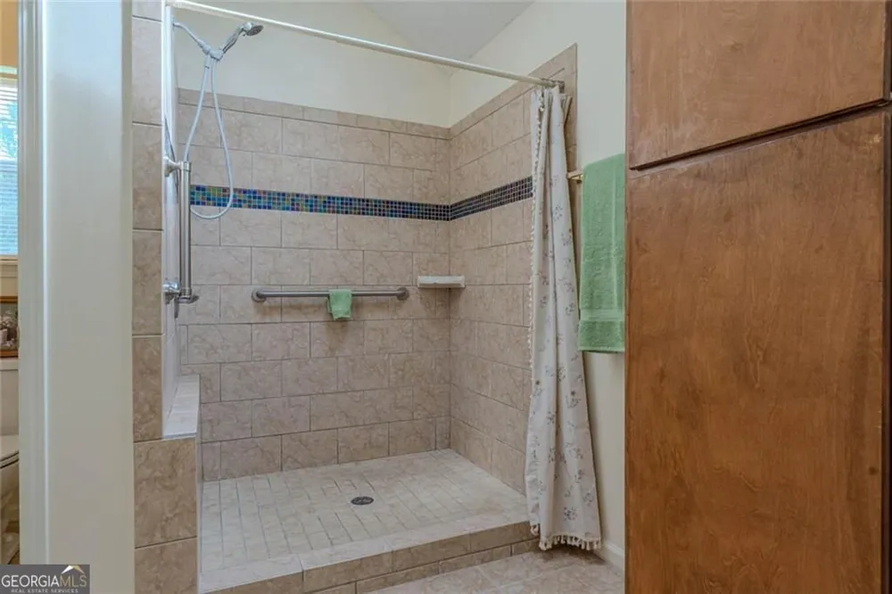 133 English ST E Douglas, GA 31535