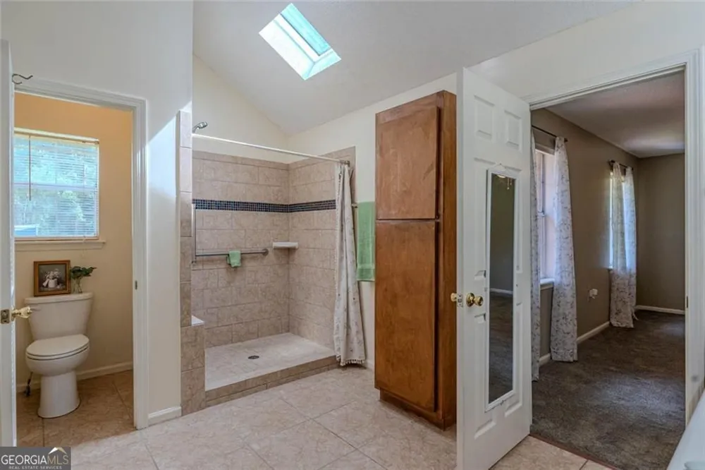133 English ST E Douglas, GA 31535