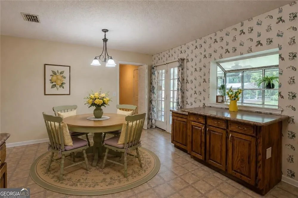 133 English ST E Douglas, GA 31535
