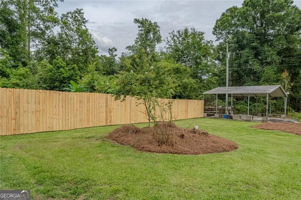 133 English ST E Douglas, GA 31535