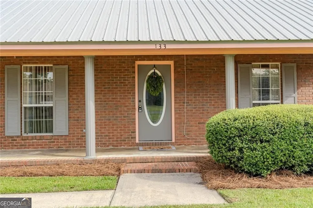 133 English ST E Douglas, GA 31535