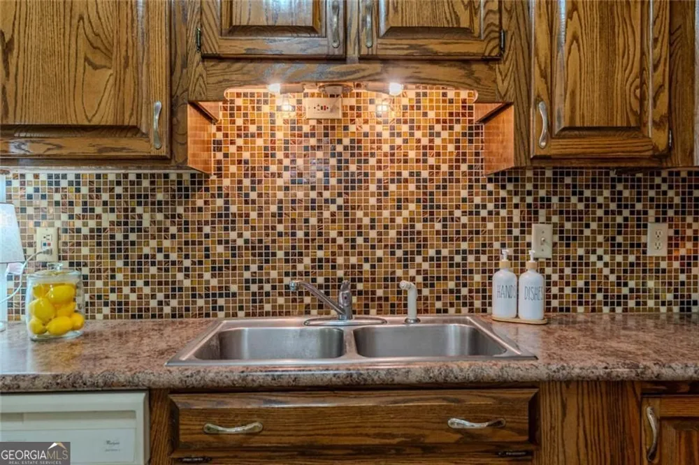 133 English ST E Douglas, GA 31535