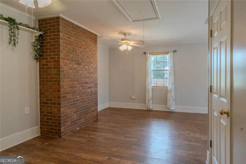 133 English ST E Douglas, GA 31535