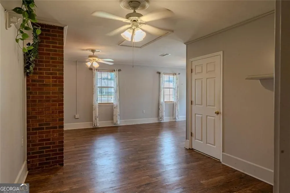 133 English ST E Douglas, GA 31535