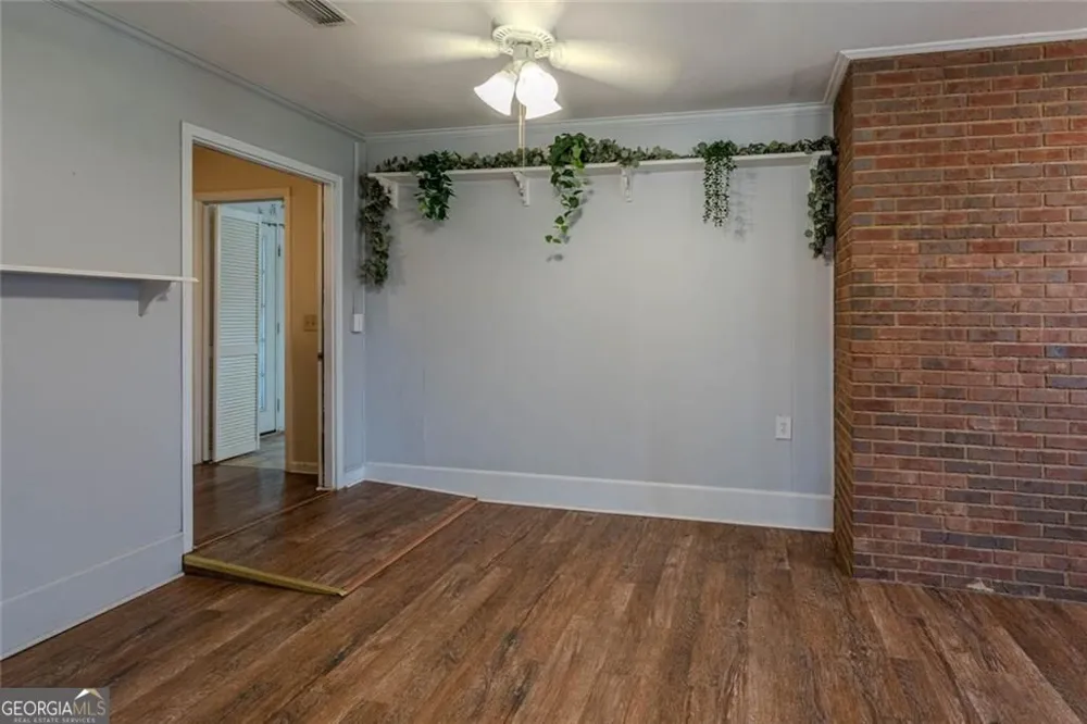 133 English ST E Douglas, GA 31535