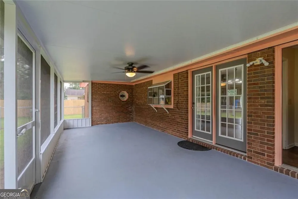 133 English ST E Douglas, GA 31535