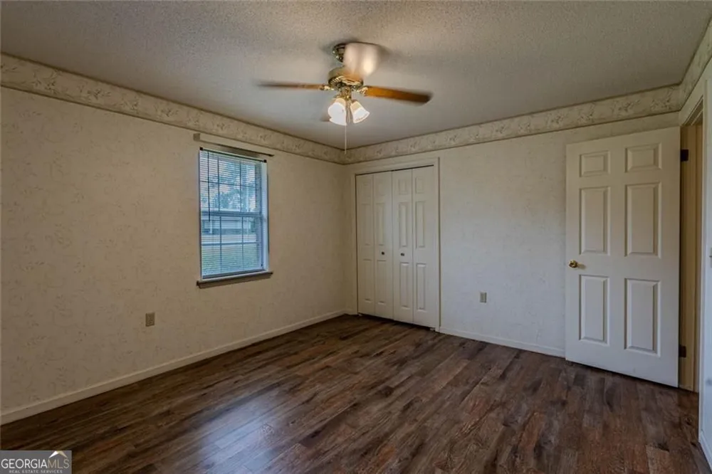133 English ST E Douglas, GA 31535