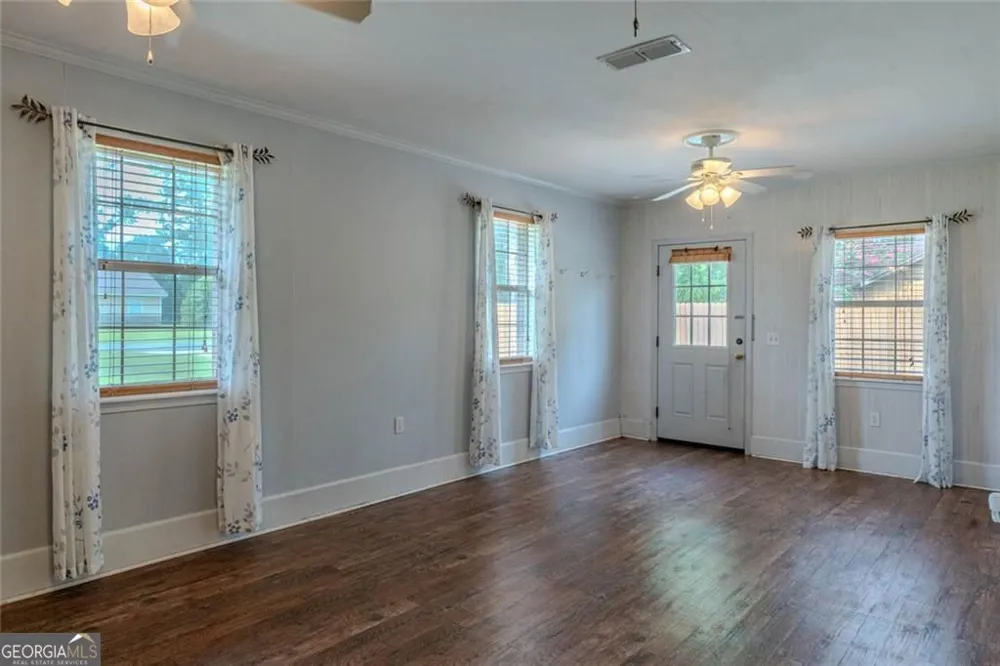 133 English ST E Douglas, GA 31535