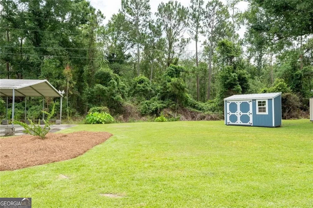 133 English ST E Douglas, GA 31535