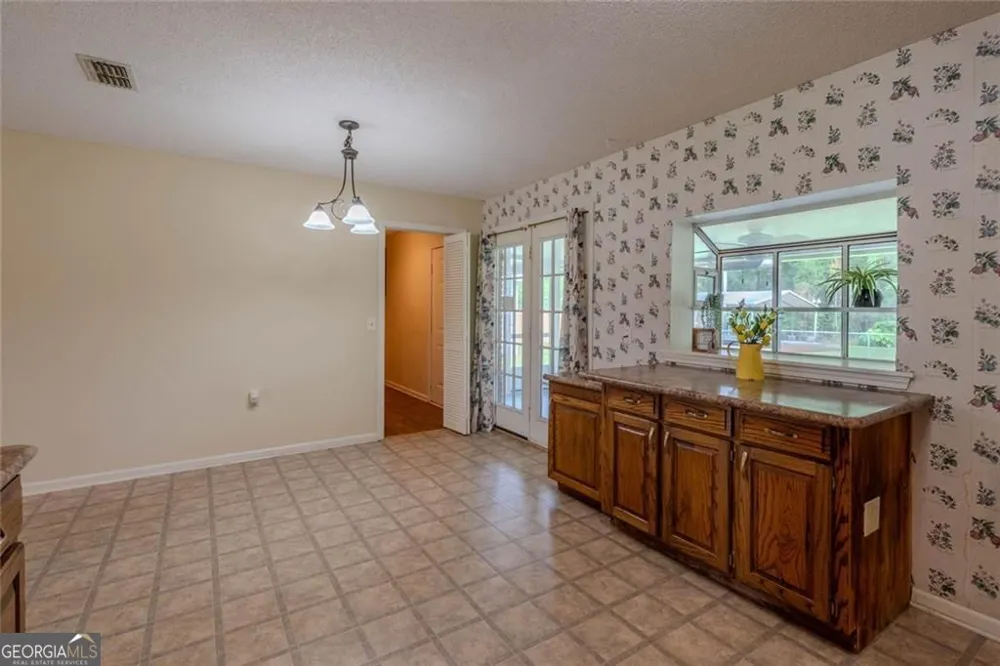 133 English ST E Douglas, GA 31535