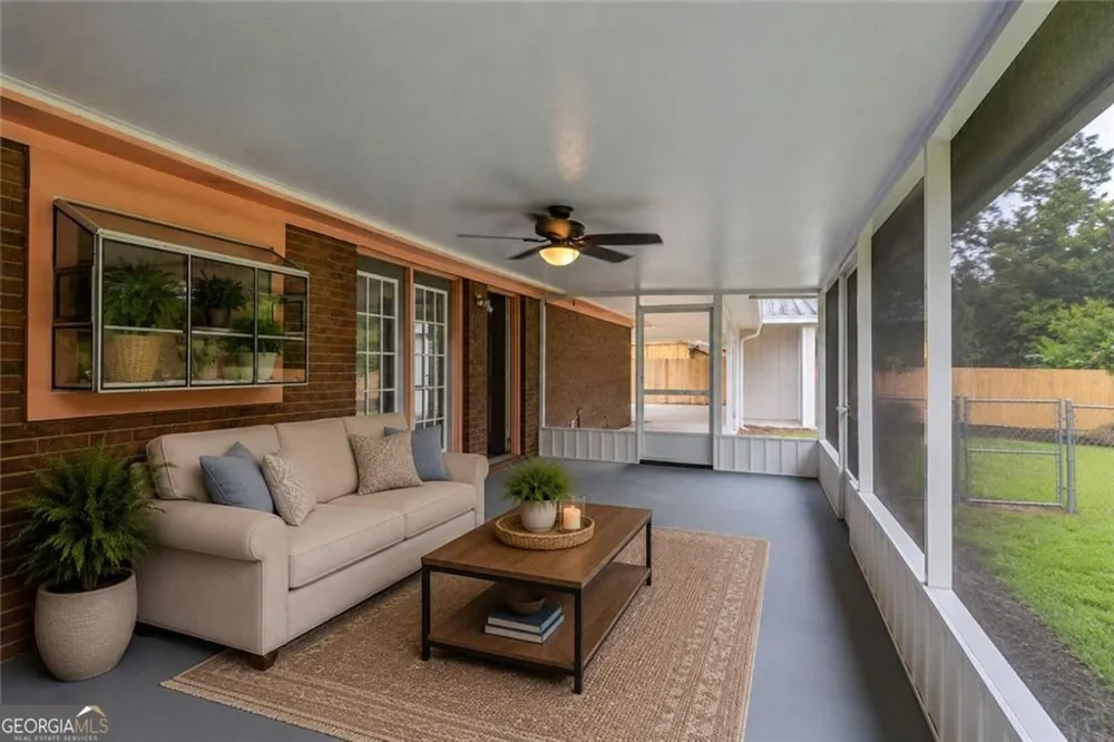 133 English ST E Douglas, GA 31535