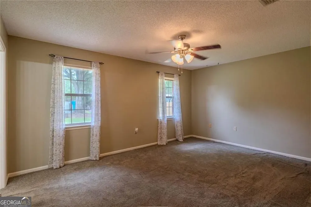 133 English ST E Douglas, GA 31535