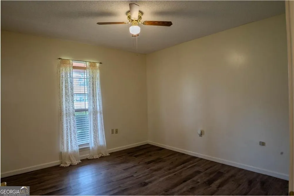 133 English ST E Douglas, GA 31535