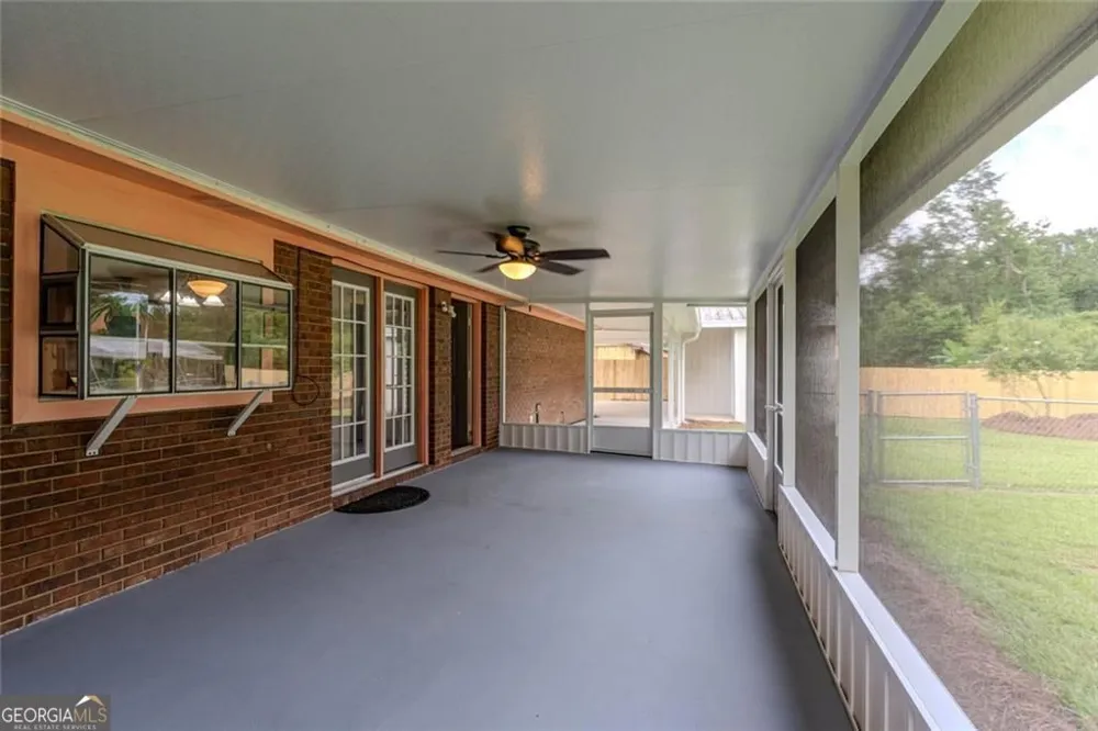 133 English ST E Douglas, GA 31535