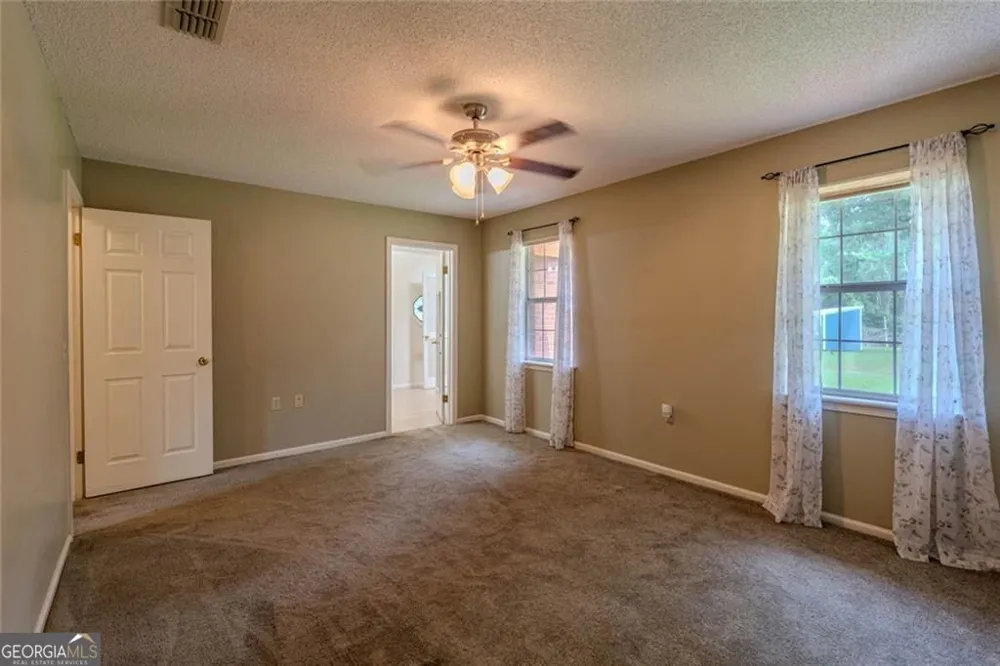 133 English ST E Douglas, GA 31535