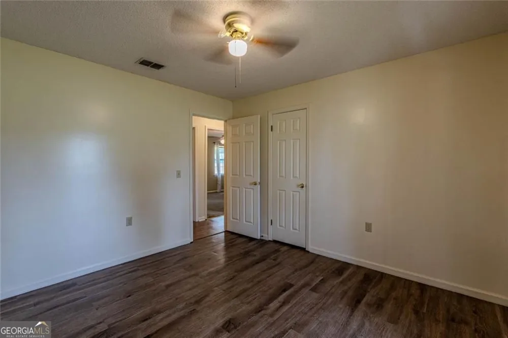 133 English ST E Douglas, GA 31535