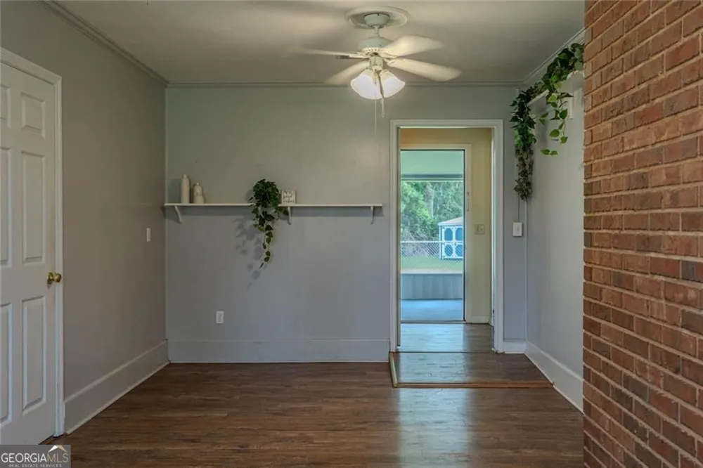133 English ST E Douglas, GA 31535