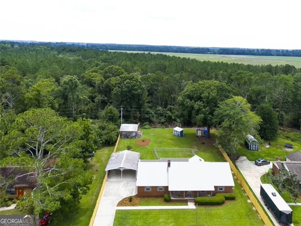 133 English ST E Douglas, GA 31535