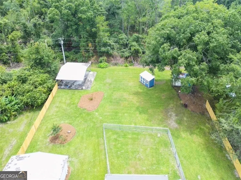133 English ST E Douglas, GA 31535