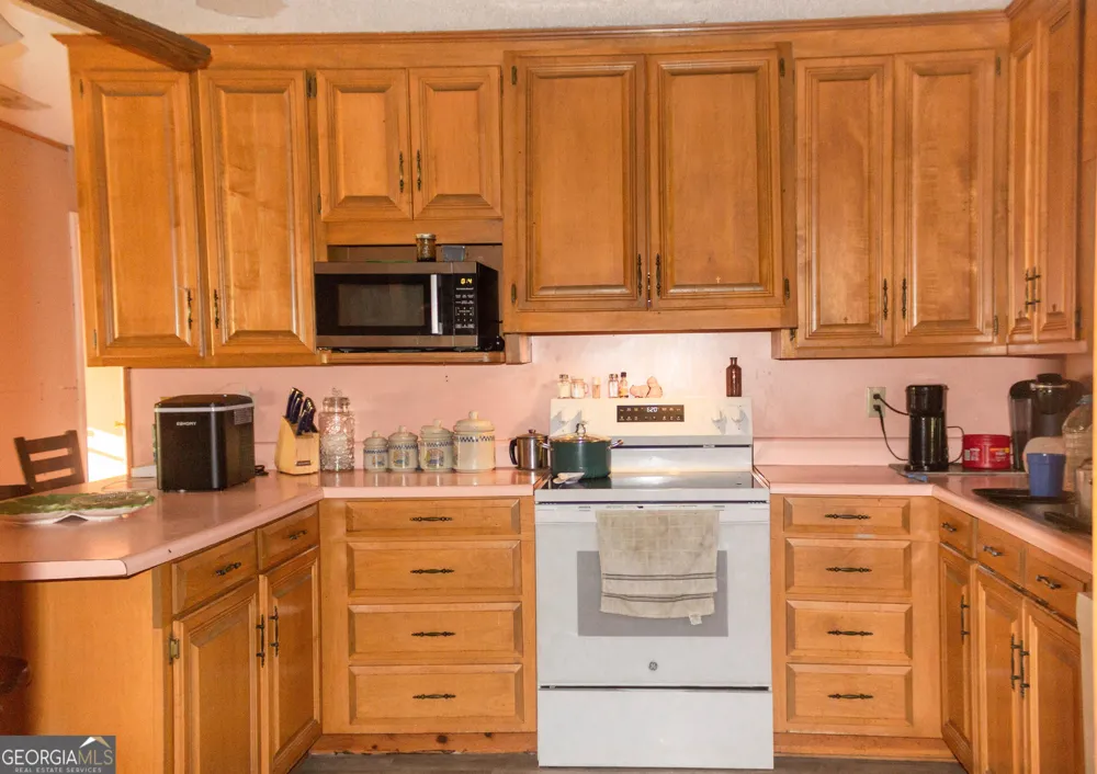 695 Jasmine DR Douglas, GA 31535