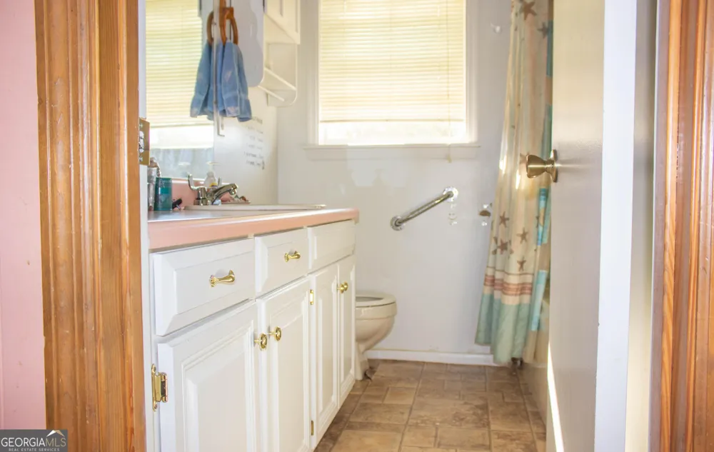 695 Jasmine DR Douglas, GA 31535