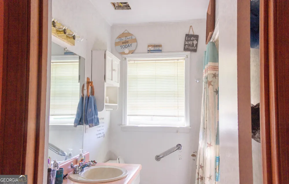 695 Jasmine DR Douglas, GA 31535