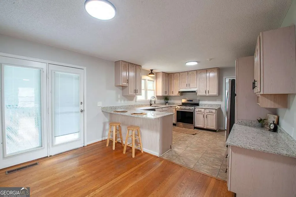 102 Lindsey CT NE Calhoun, GA 30701