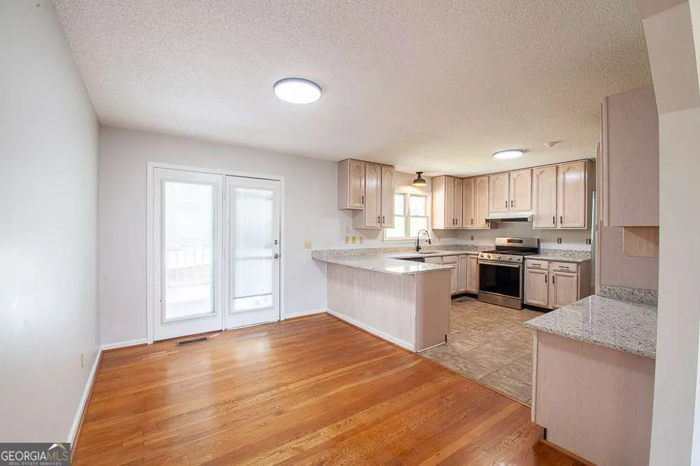 102 Lindsey CT NE Calhoun, GA 30701