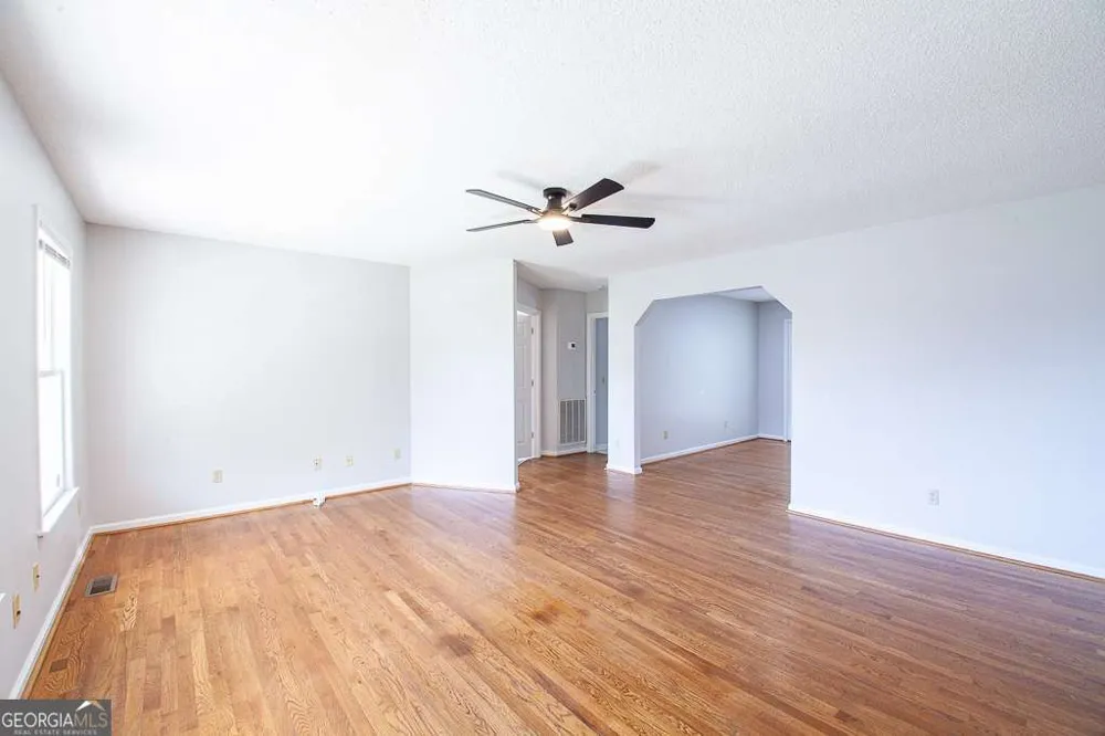 102 Lindsey CT NE Calhoun, GA 30701