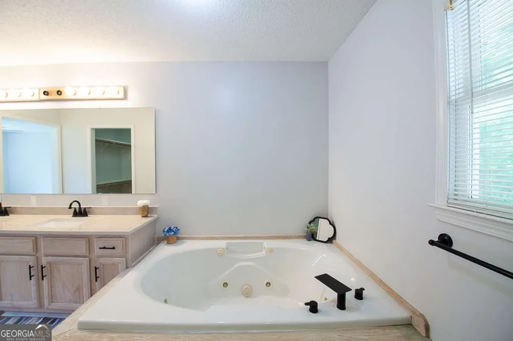 102 Lindsey CT NE Calhoun, GA 30701