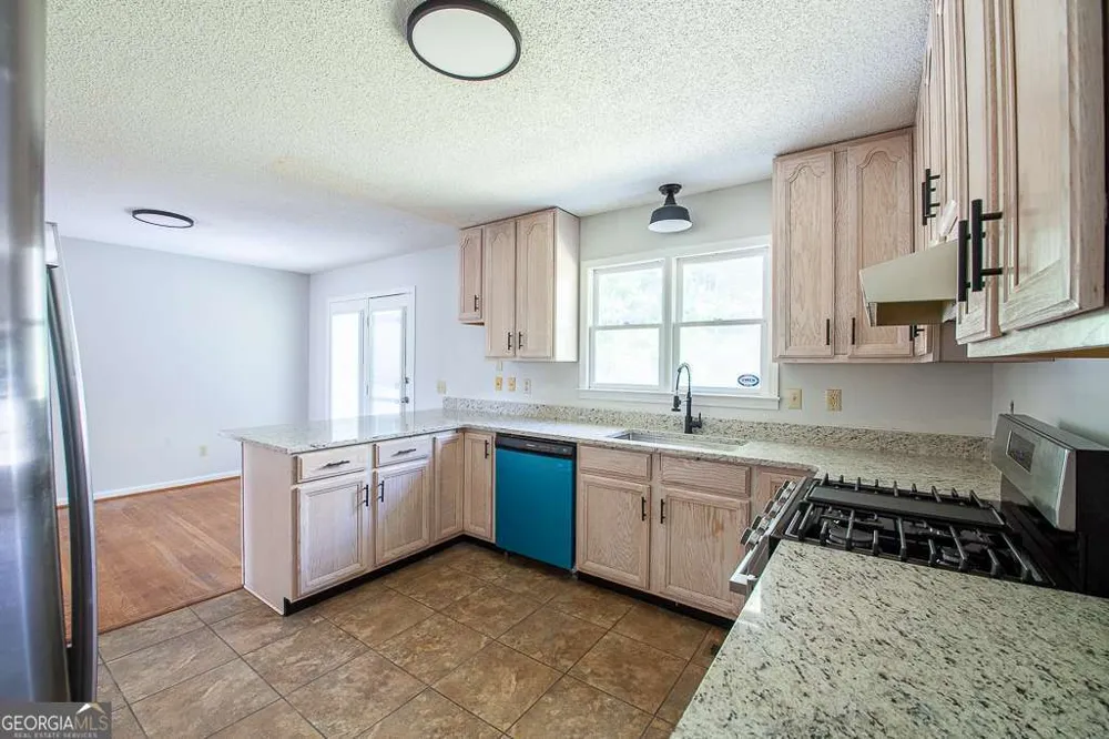102 Lindsey CT NE Calhoun, GA 30701