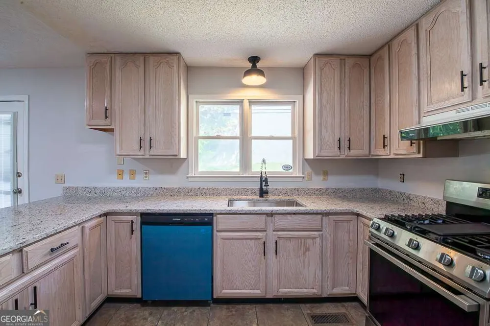 102 Lindsey CT NE Calhoun, GA 30701