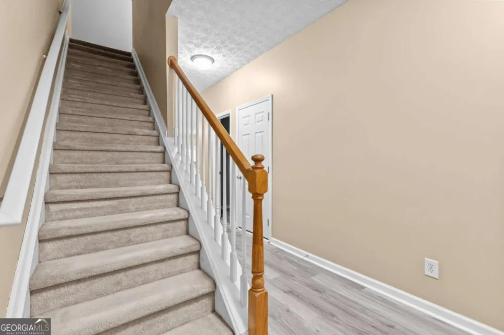 4932 Vireo DR Flowery Branch, GA 30542