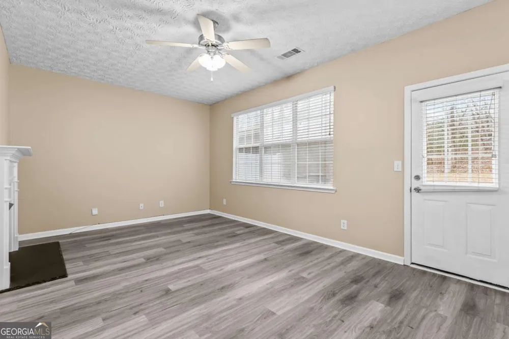 4932 Vireo DR Flowery Branch, GA 30542