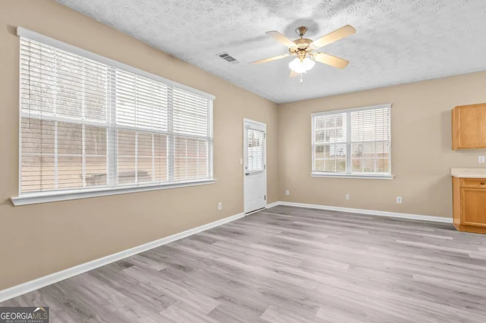 4932 Vireo DR Flowery Branch, GA 30542