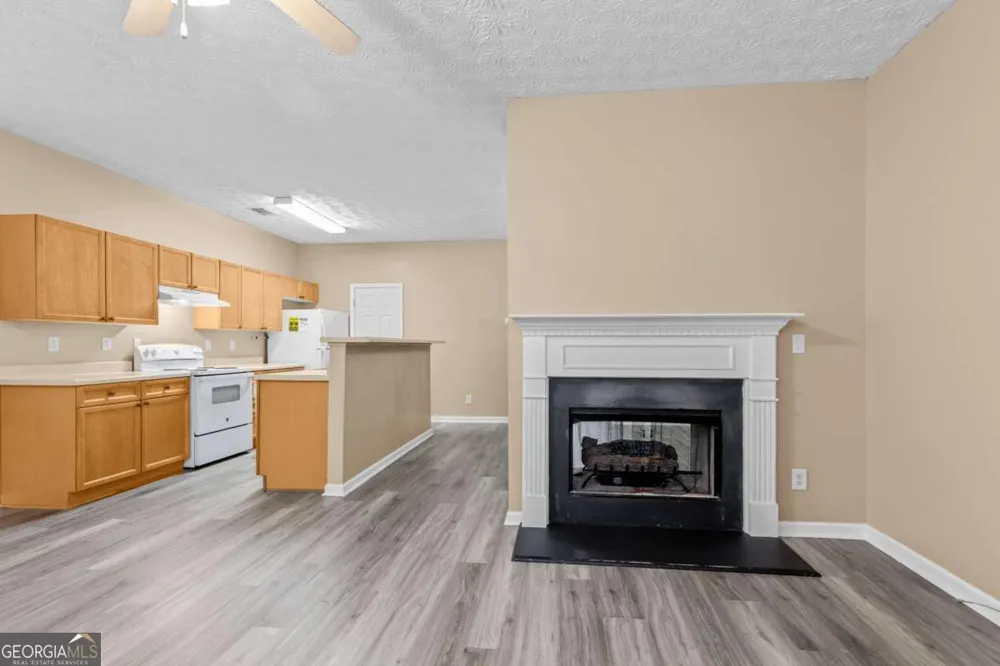 4932 Vireo DR Flowery Branch, GA 30542