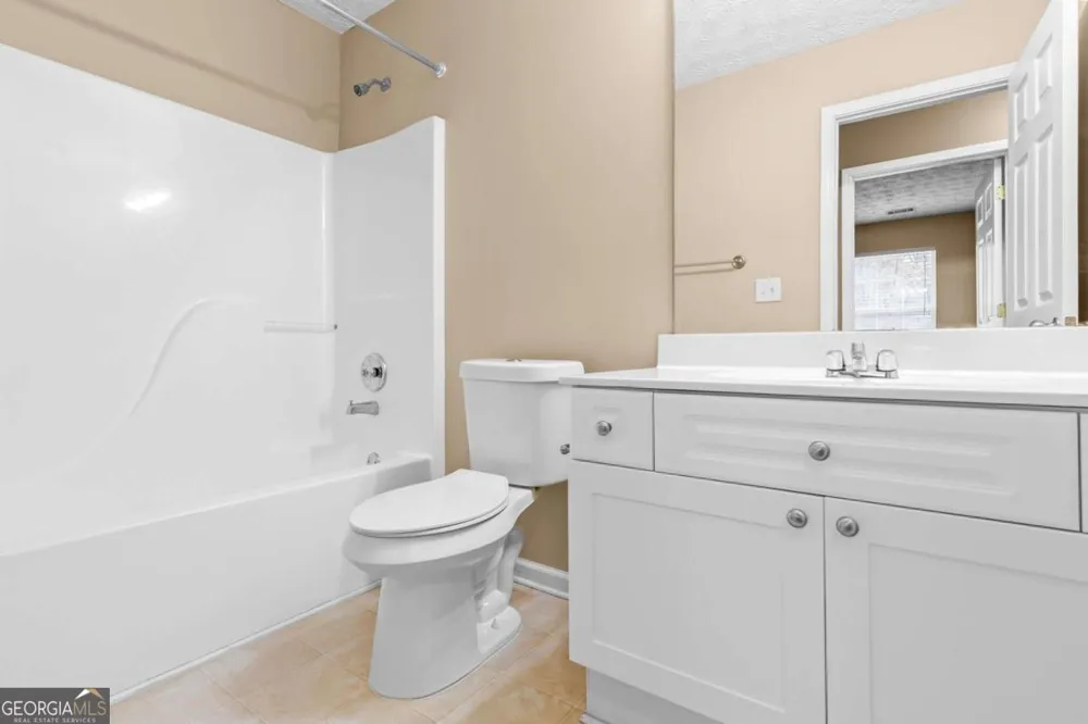 4932 Vireo DR Flowery Branch, GA 30542