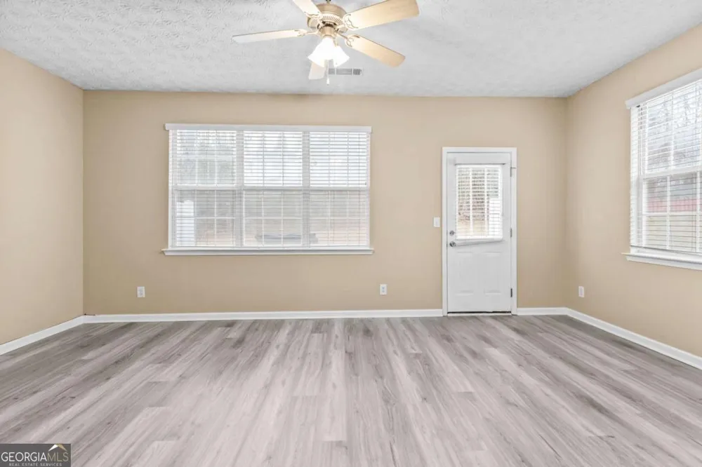 4932 Vireo DR Flowery Branch, GA 30542