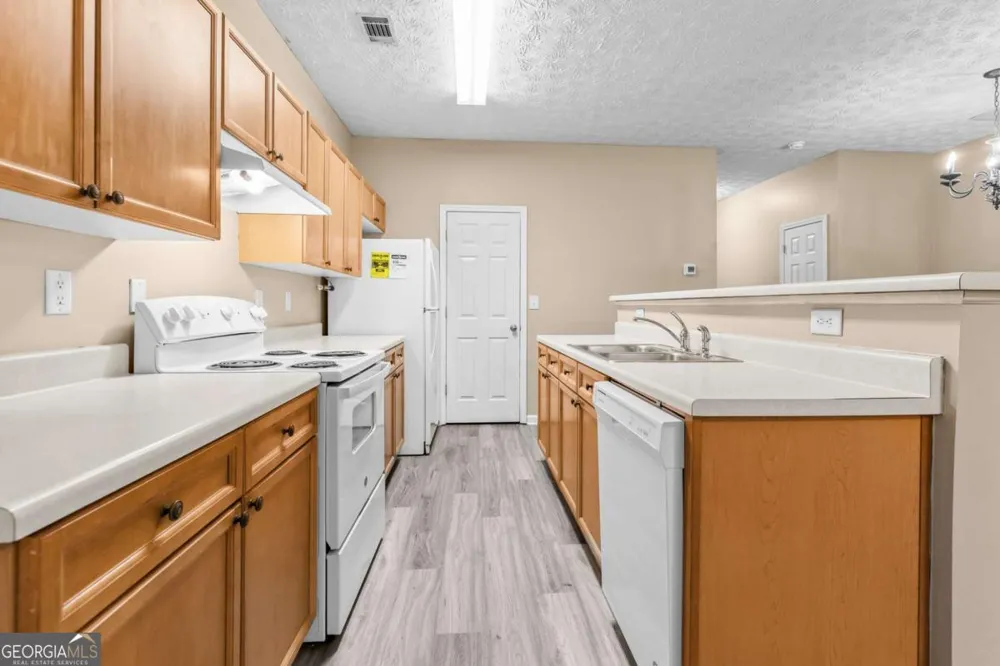 4932 Vireo DR Flowery Branch, GA 30542
