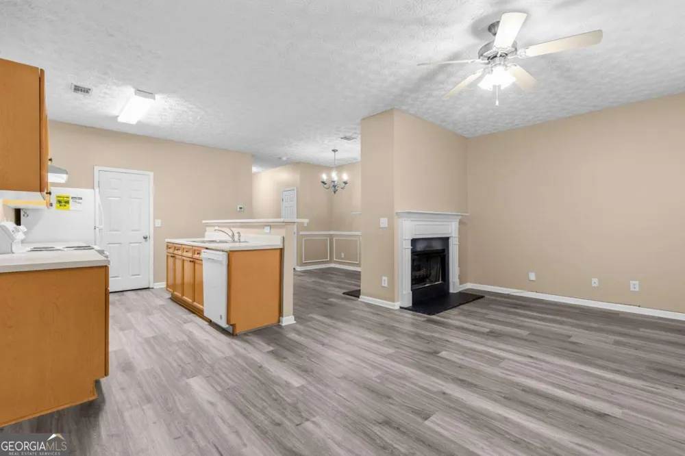 4932 Vireo DR Flowery Branch, GA 30542