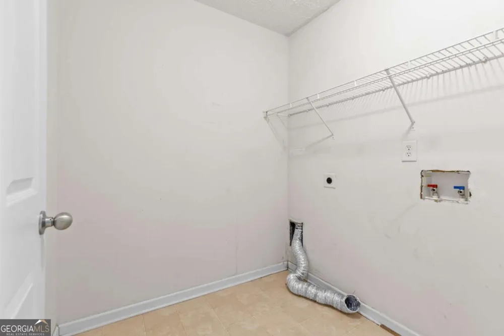 4932 Vireo DR Flowery Branch, GA 30542